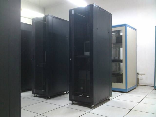 機房環(huán)境漏水、濕度、煙霧如何實現(xiàn)報警？安裝動環(huán)系統(tǒng)即可！