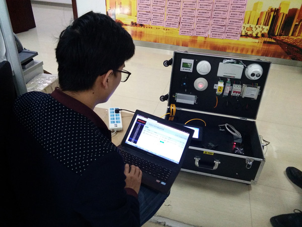 介紹一下邁世動環監控系統手提展示箱！