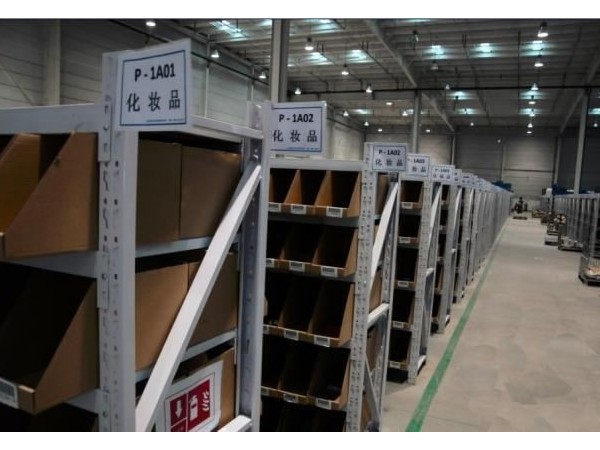 無人長期停留，但是需要保持一定濕度的庫房應采取哪種系統？